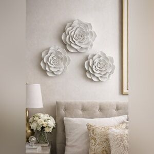 Brewster Home Fashions – Rosetta Ceramic Wall Camellia Set (White/Silver Trim)